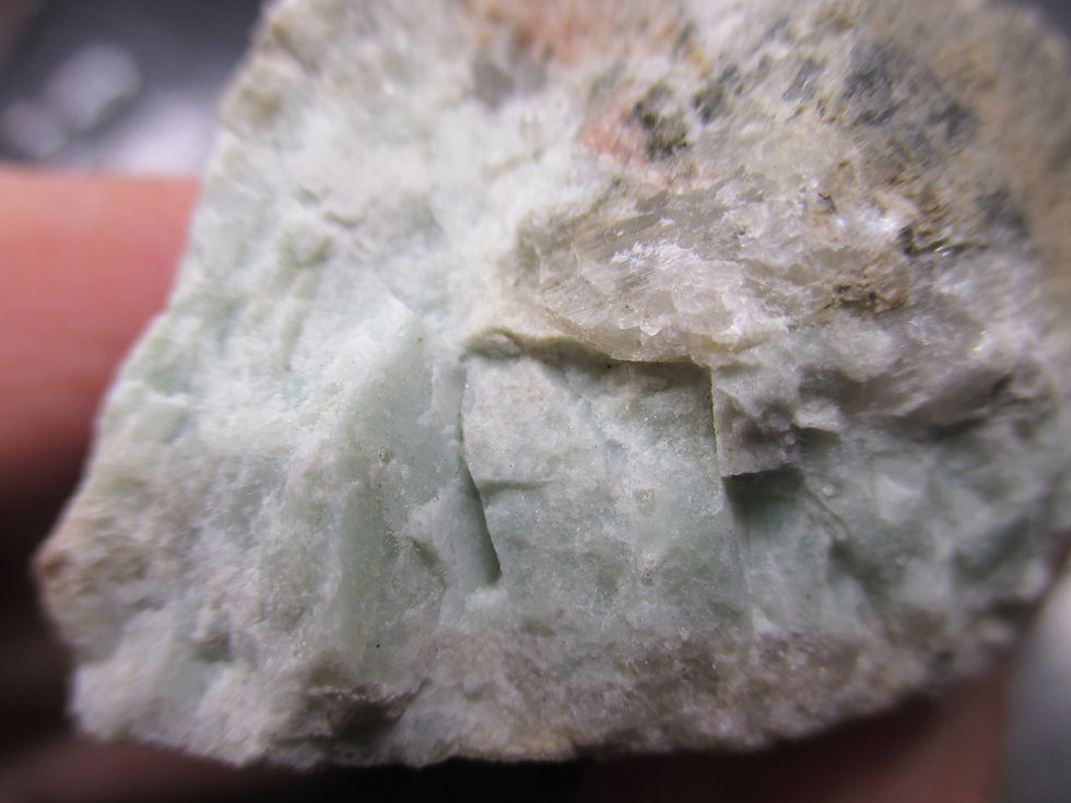 Miniature : Calcite et Fluorite (Fluorescente), Cap-aux-Rets, Baie-St-Paul