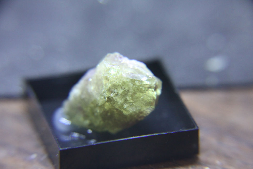 Miniature : Vesuvianite - Mangano-Vesuvianite / mine Jeffrey / Asbestos