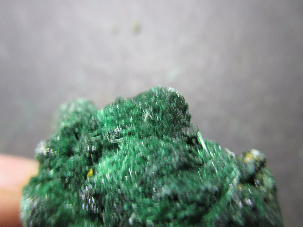 Miniature : Malachite fibreuse sur Magnetite,Sidi Boubker, Maroc