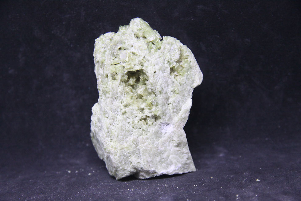 Miniature : Vesuvianite et Aragonite / mine Jeffrey / Asbestos