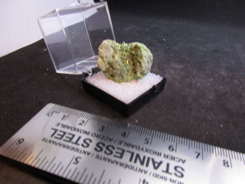 Miniature : Vesuvianite / mine Jeffrey / Asbestos