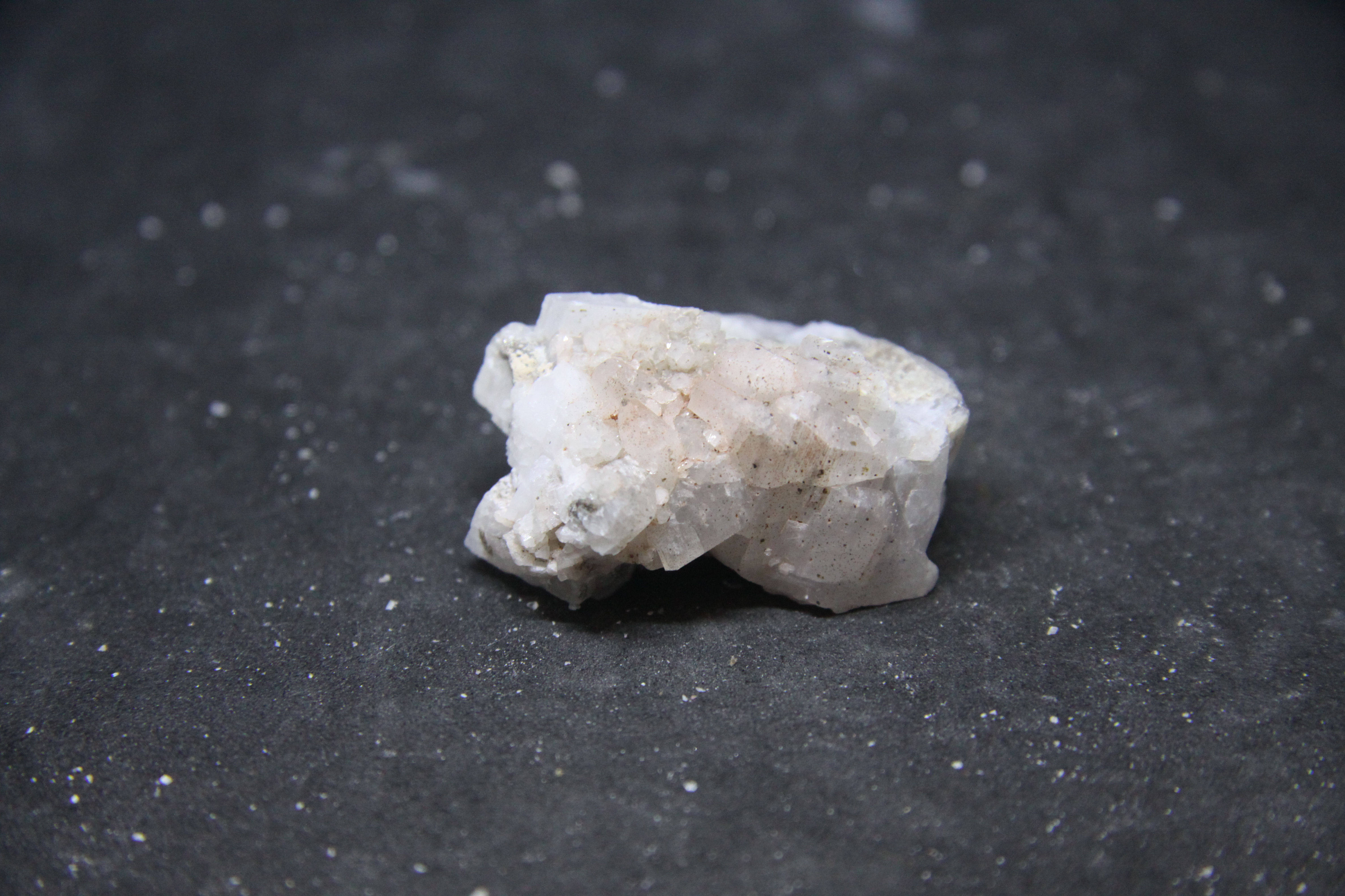 Quartz et Calcite (fluorescente), Boulder Creek, Ontario