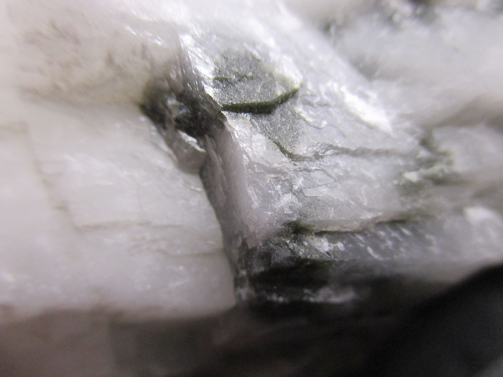 Miniature : Calcite (fluorescente), Carrière Callway, St-Joseph-de-Beauce