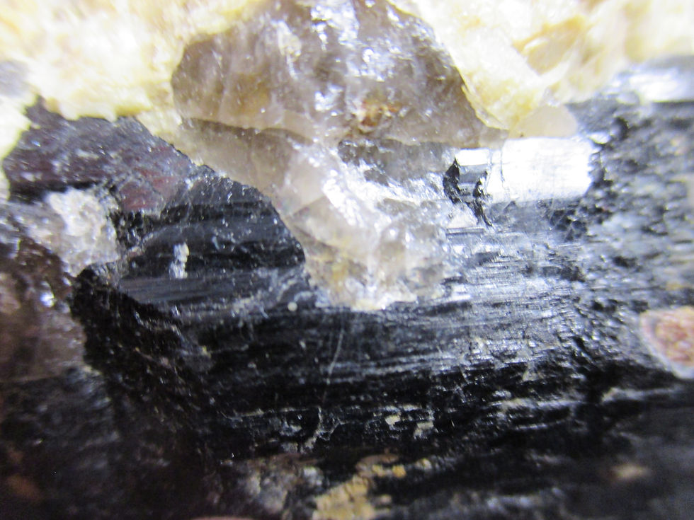 Miniature : Tourmaline sur Feldspath et Quartz, Maine, U.S.A.
