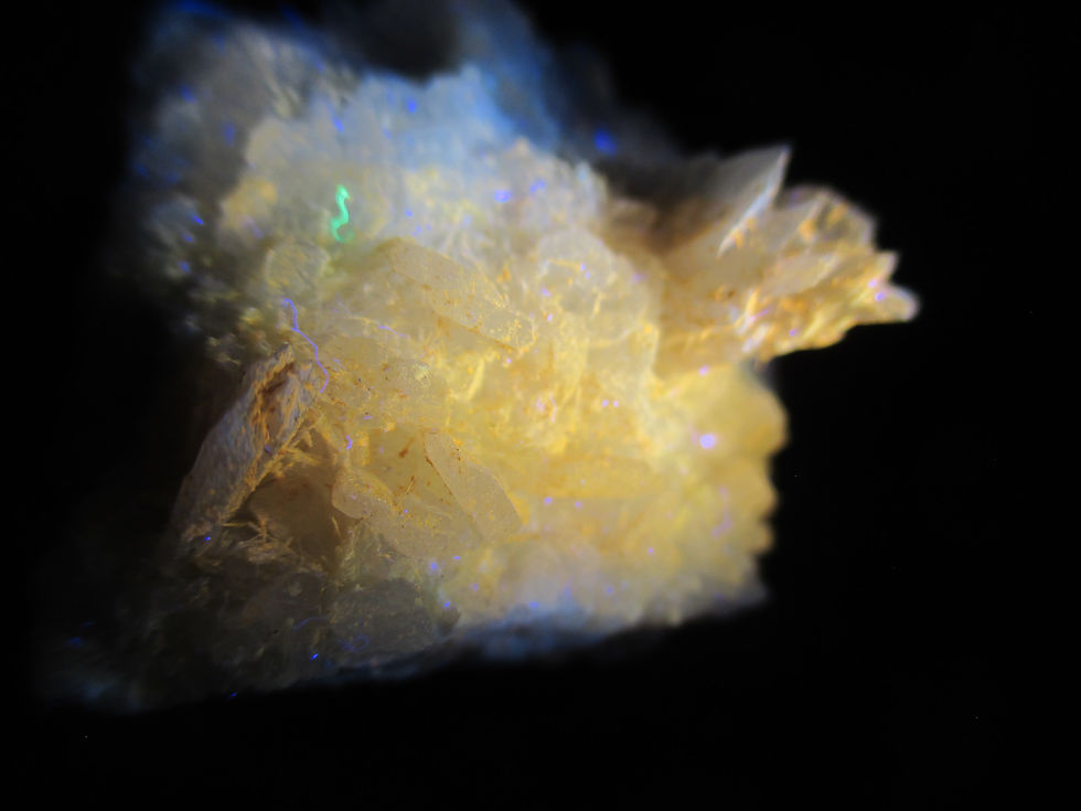 Miniature : Pectolite et Aragonite, Mine Jeffrey, Asbestos, Québec