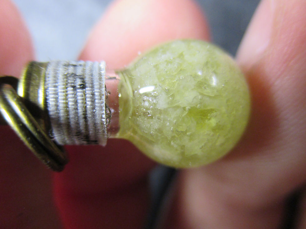 Miniature : Pendentif ampoule, Vesuvianite