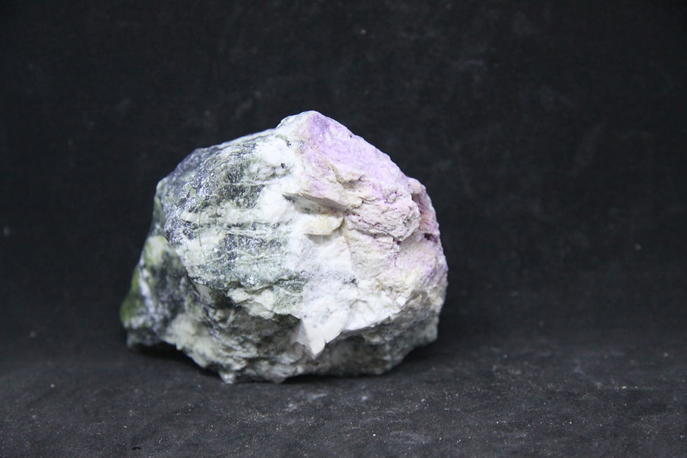 Mangano-vésuvianite