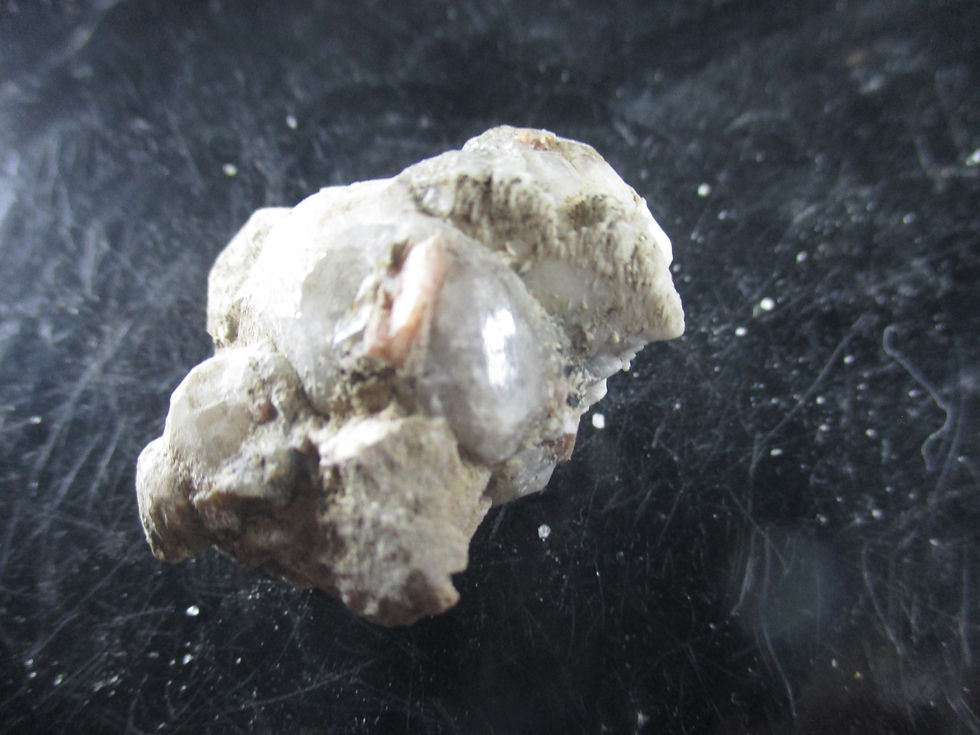Miniature : Serandite et Analcime, Mont-St-Hilaire