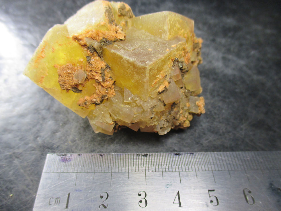 Miniature : Fluorite (fluorescente) et Baryte, Aouli, Maroc