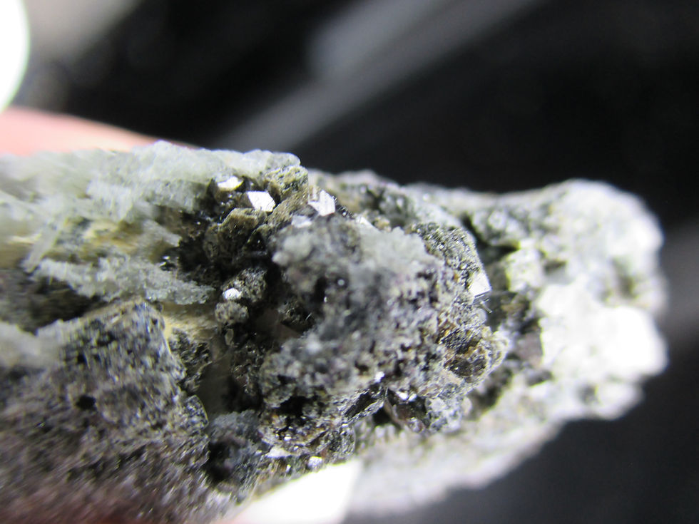 Miniature : Grenat noir et Quartz sur Magnétite, Mine Sullipek, Gaspésie