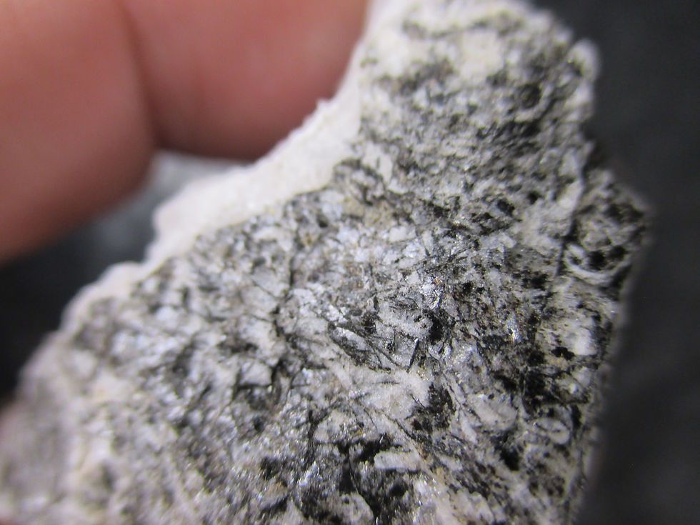 Miniature : Albite, Carrière du rang 15, St-Pierre-de-Broughton, Québec
