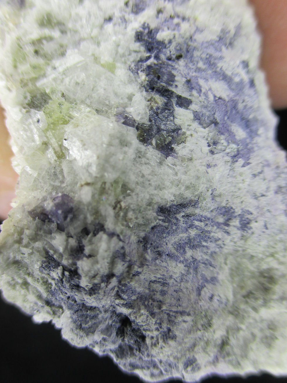 Miniature : Fluorite et Calcite, Mont-St-Hilaire