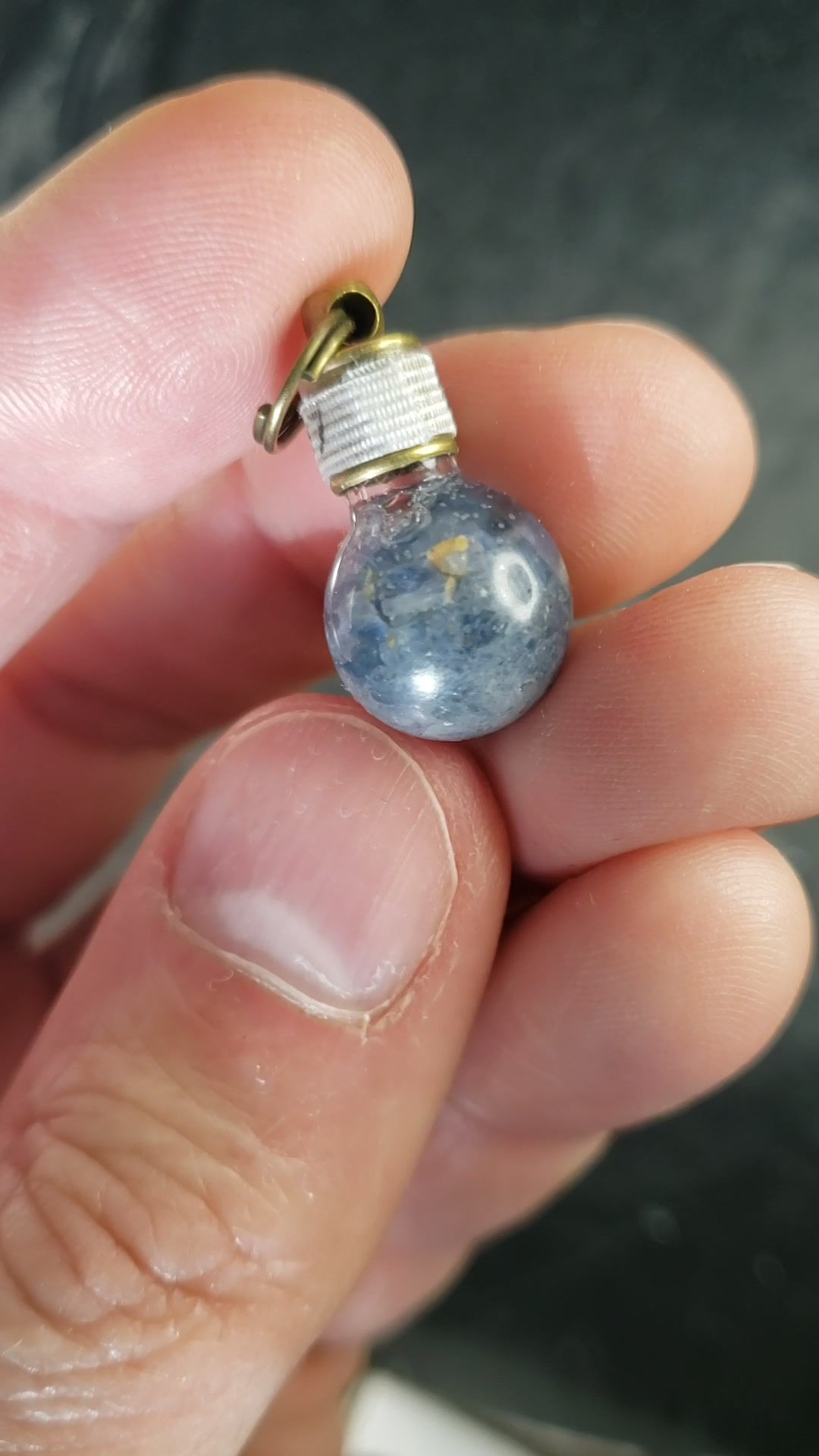 Pendentif ampoule, Saphir