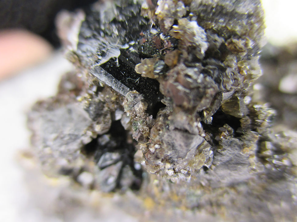 Miniature : Kulanite, Siderite et Brazilianite, Stoneham camp, Yukon