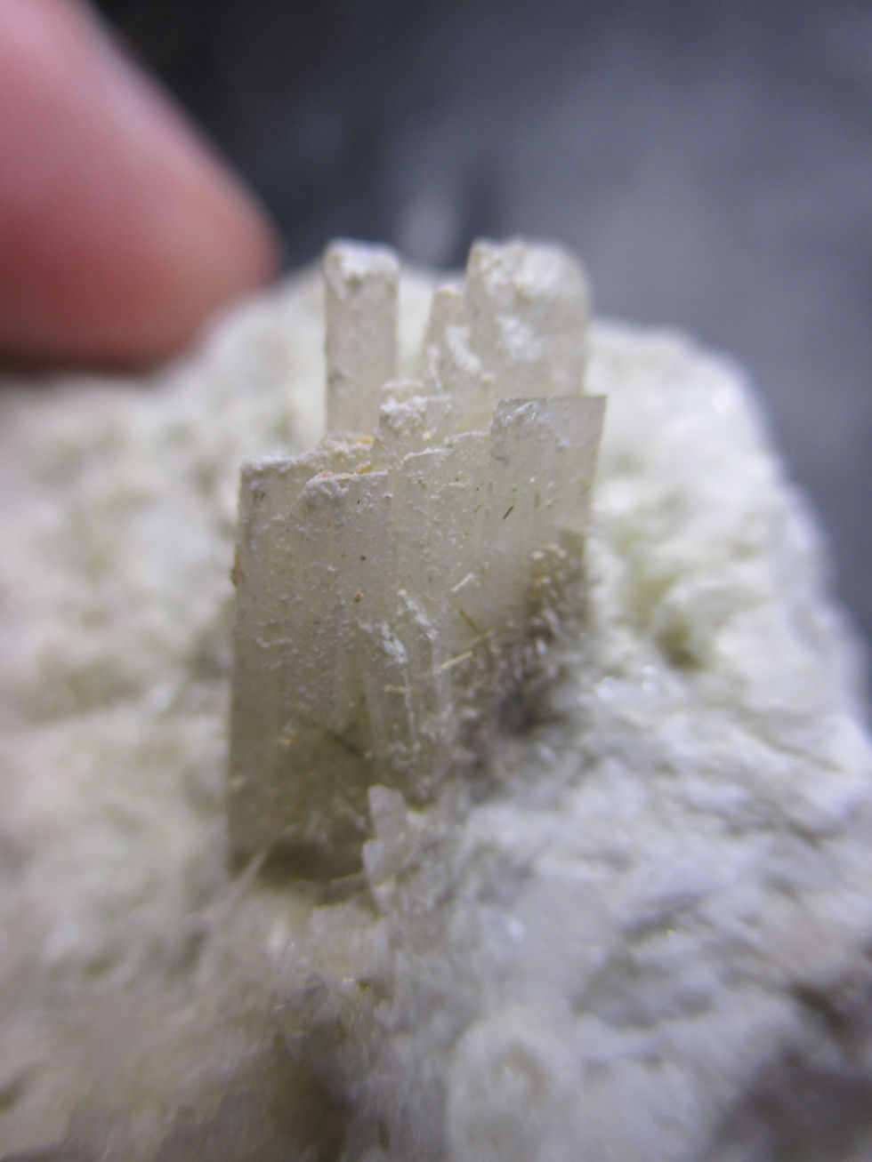 Miniature : Pectolite et Aragonite, Mine Jeffrey, Asbestos, Québec