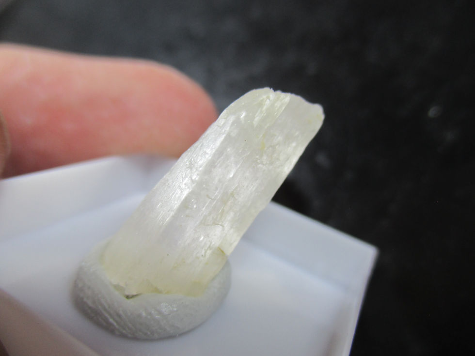 Miniature : Spodumene var. Kunzite, Pakistan