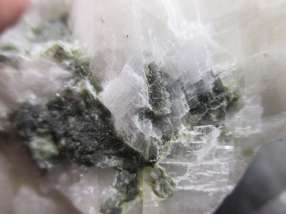 Miniature : Calcite (fluorescente), Carrière Callway, St-Joseph-de-Beauce