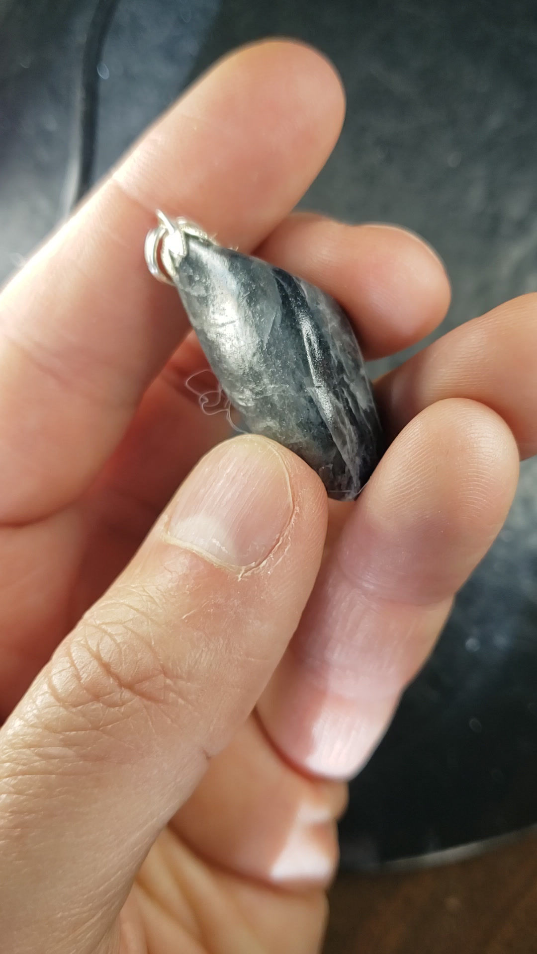 Pendentif Labradorite vernie, Côte-Nord, Québec.