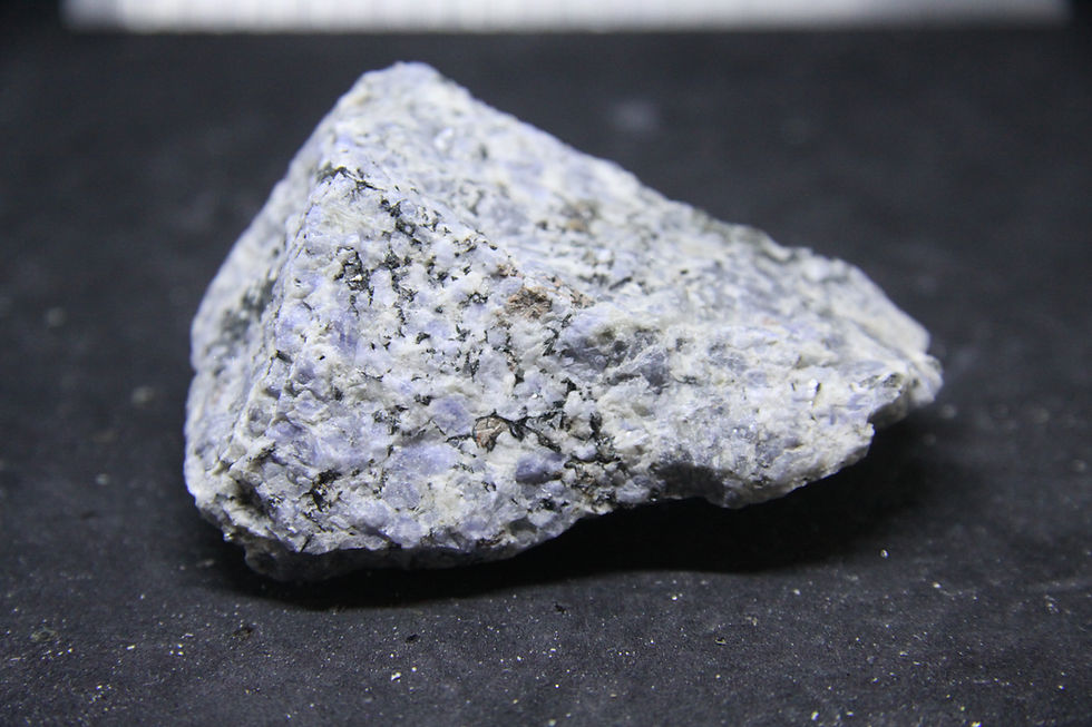 Miniature : Sodalite, Mont St-Hilaire (MSH)