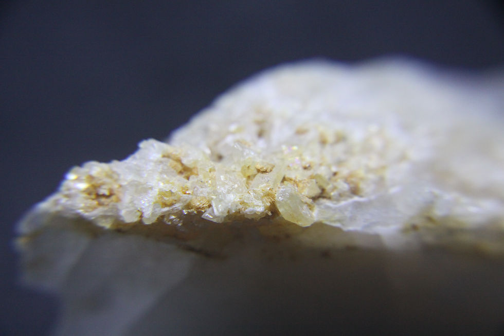 Miniature : Quartz, Lepidolite dorée