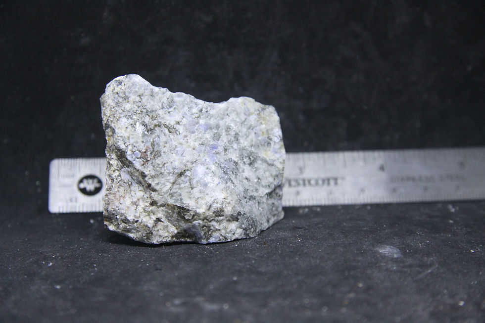 Miniature : Sodalite, Mont-St-Hilaire (MSH)