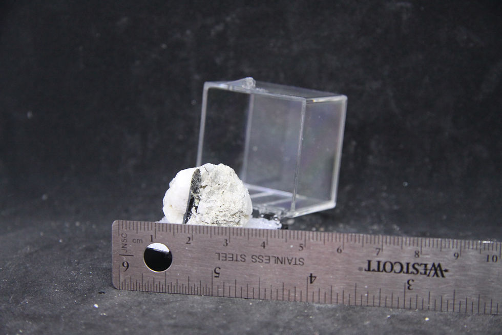 Miniature : Analcime et Aegyrine, Mont-St-Hilaire (MSH)