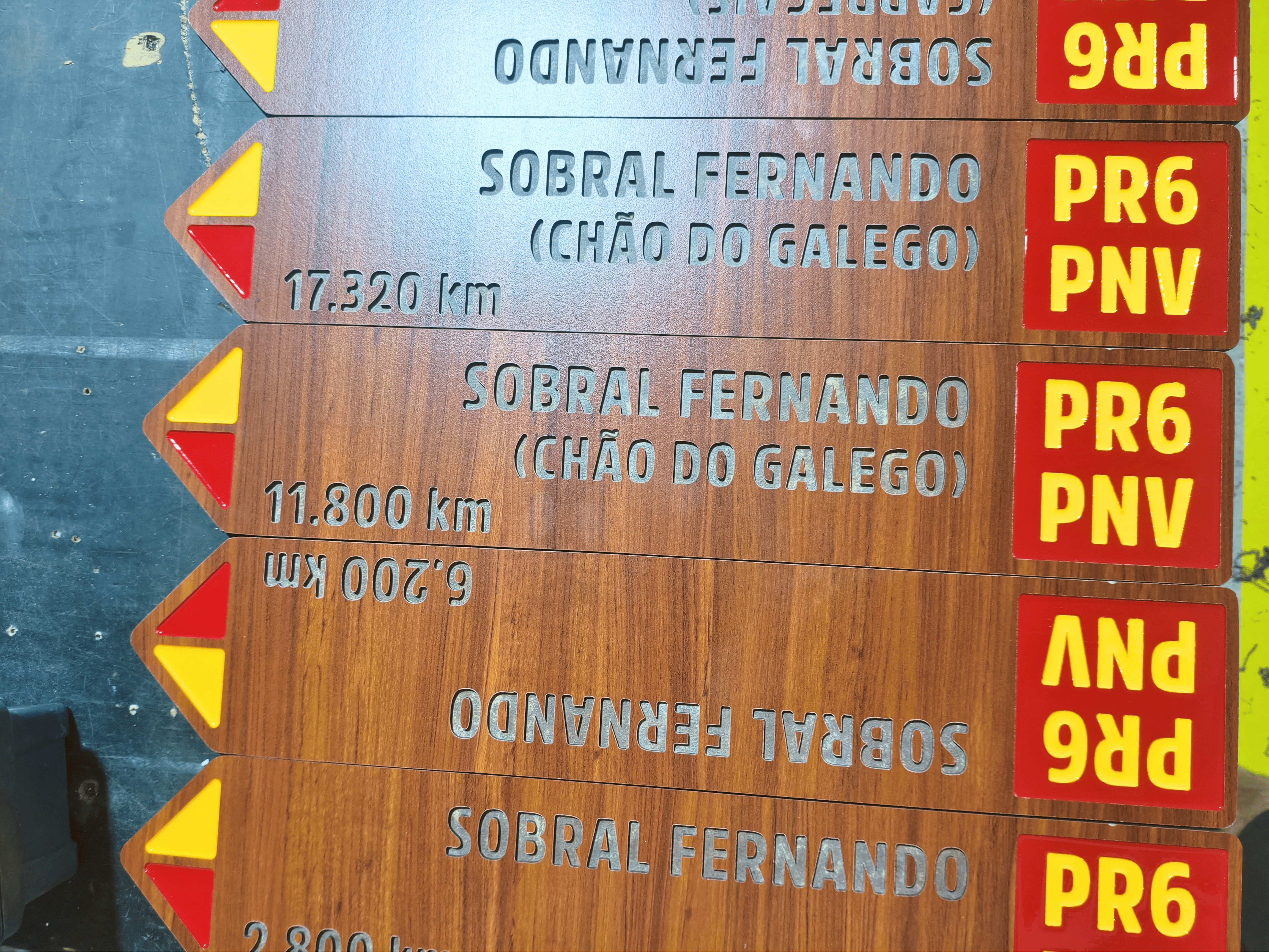 Placa Sinalética Percurso Pedestre em Compacto Fenólico 650x125mm