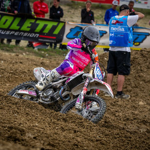 Prima uscita per PROGETTO MX HMR Italiano MX Femminile. A Città di Castello Ele ottiene il 10° assoluto ed un terzo nella Under 19