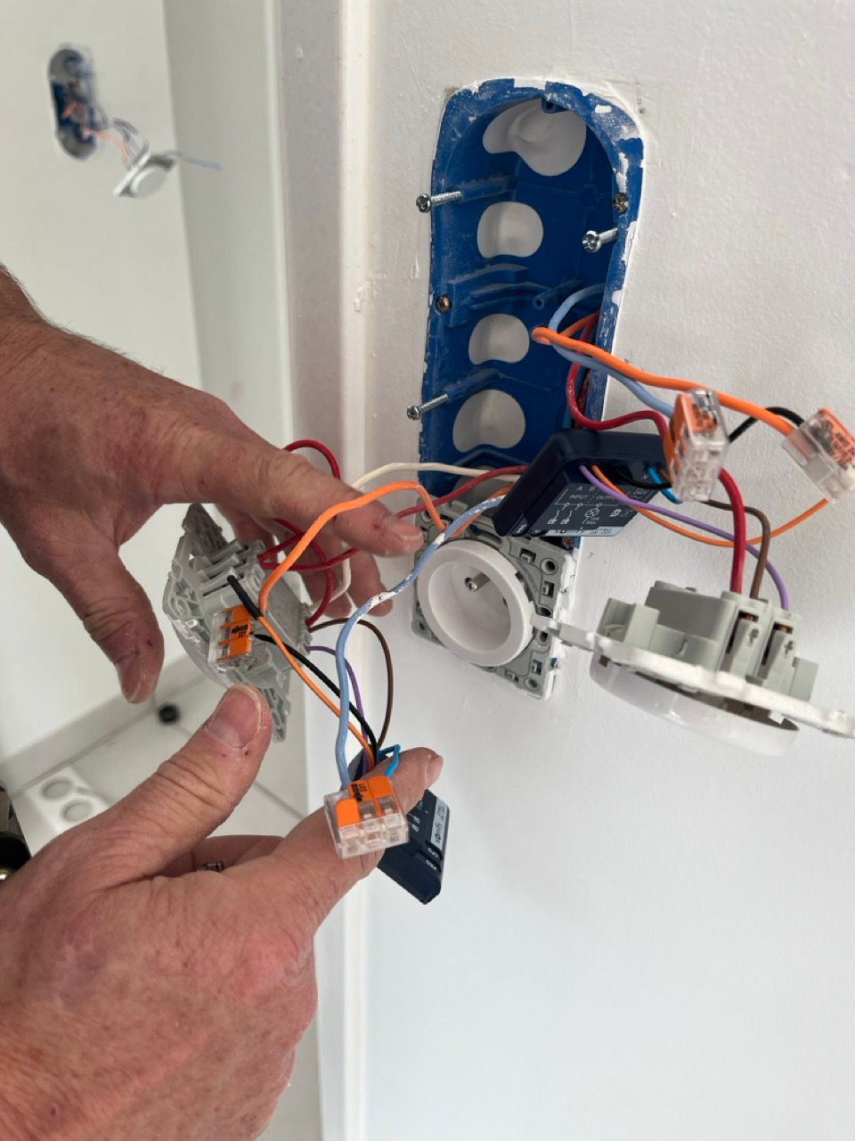 câblage pour l'installation des prises va et vient