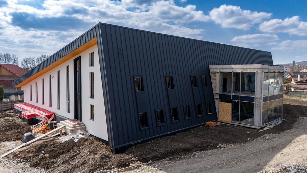 Energia prinde contur la noul Bazin de Înot din Municipiul Reghin! ⚡
Echipa MEGAWATT este pe poziții, gestionând cu profesionalism întreaga infrastructură electrică a acestui obiectiv sportiv major, în parteneriat cu MIS GRUP & Alpina Blazna. Suntem în plină etapă de execuție, asigurându-ne că fiecare conexiune respectă cele mai înalte standarde de siguranță și eficiență.
Proiectul este în plin progres, iar noi ne bucurăm să contribuim la dezvoltarea comunității locale prin soluții tehnice durabile.
📍 Locație: Reghin
🏗️ Stadiu: În lucru
www.megawatt-bistrita.ro
+40 758 171 818
office@megawatt-bistrita.ro
#Megawatt #ConstructiiReghin #InstalatiiElectrice #BazinInotReghin #WorkInProgress #Engineering