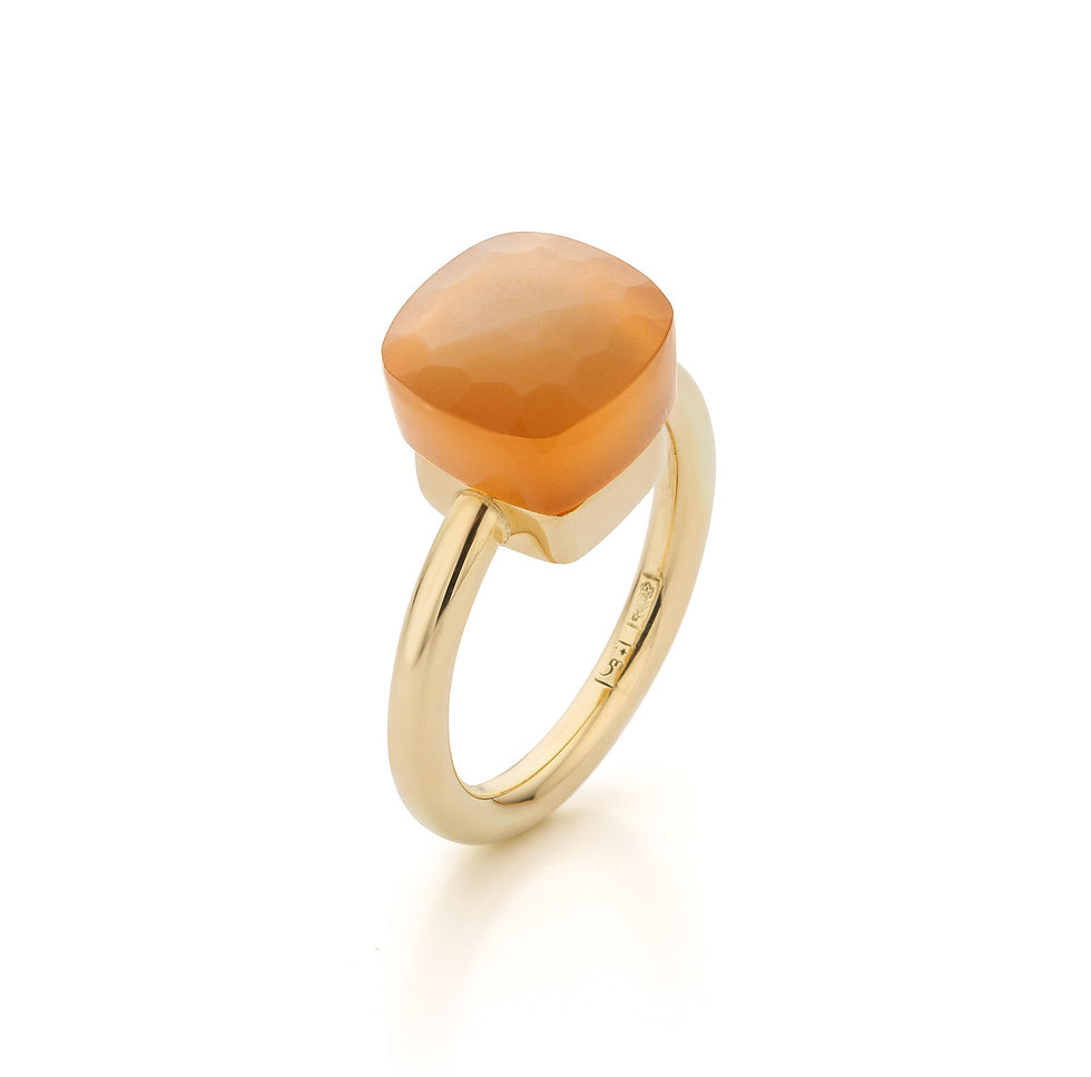 Yellow gold ring with a "mushroom" cut orange moonstone