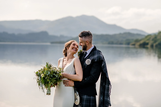 Venachar-Lochside-Wedding-38.webp