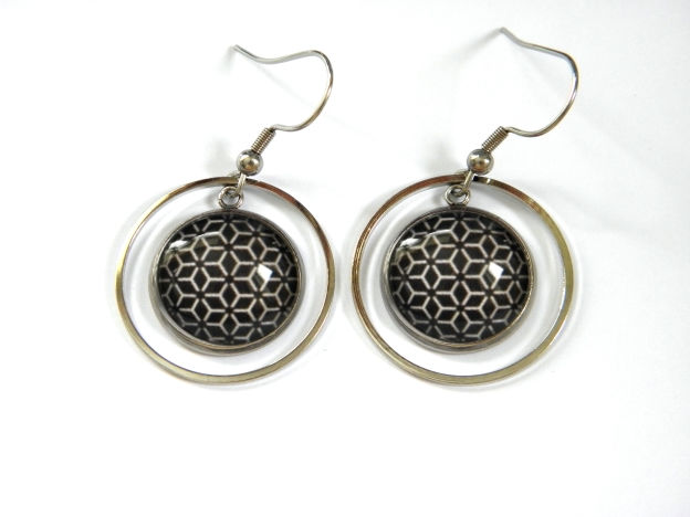 Boucles d'oreilles illustrations motifs géométriques blancs fonds noirs