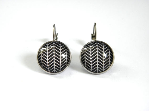 Boucles d'oreilles illustrations flèches noires et blanches