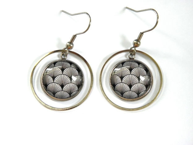 Boucles d'oreilles illustrations éventails noirs fonds blancs