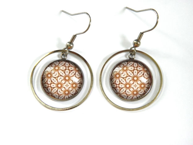 Boucles d'oreilles illustrations fleurs brunes