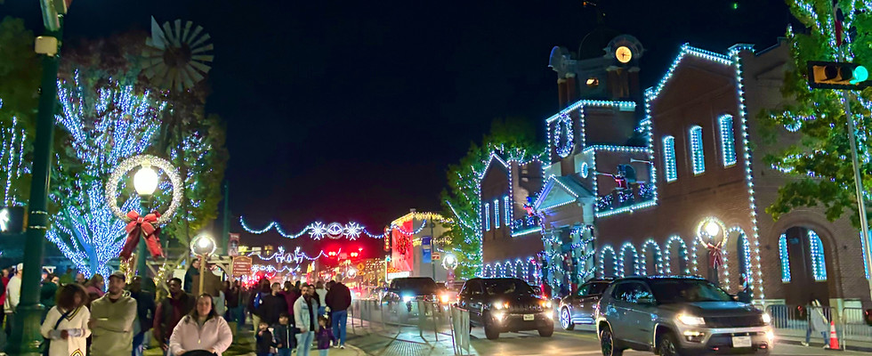 Downtown Grapevine in December Christmas_edited.jpg