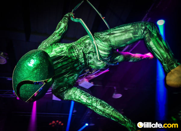 SPACE SHOW - ALIENS