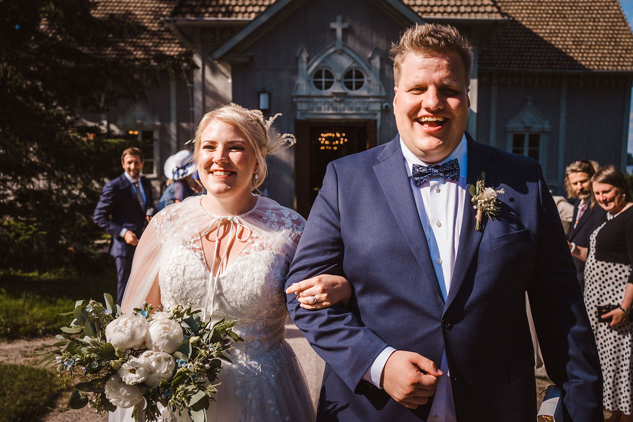 Häät Tuusula Villa Tammikko Fjällbon puisto hääkuvaaja Tuusulan kirkko