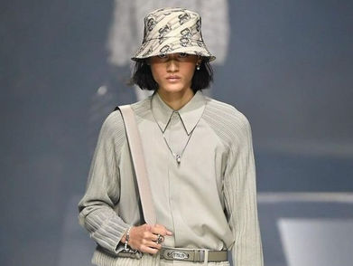 Model Asal Surabaya Yang Melakukan Runway di Paris, Milan Sampai London Fashion Week 2022