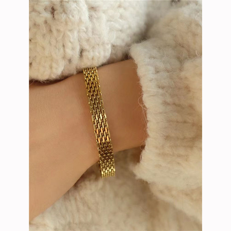 Thumbnail: Elegant Snake Bone Bracelet
