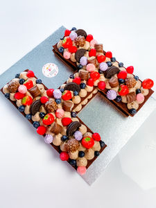 letter cake, number cake, nummer taart, bloemen taart, flowers cake, chocolate letter cake, chocolate cake, pastry cream cake, 50 jaar taart, 50 year cake, jubileum taarten