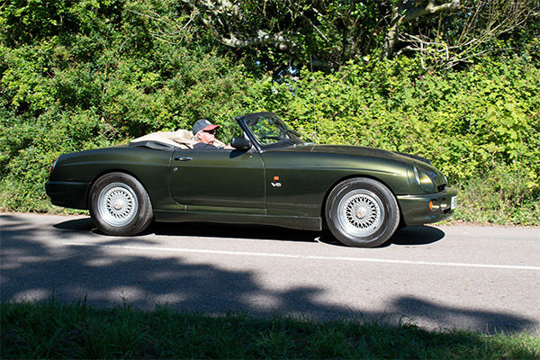 MG RV8