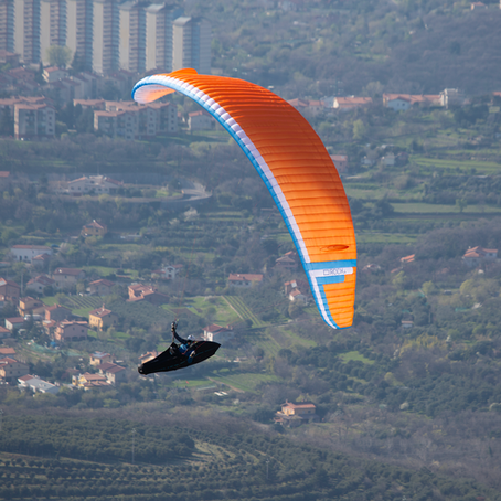 "Are You Ready to Soar? Sign Up for Our Paragliding Lessons This Season!"