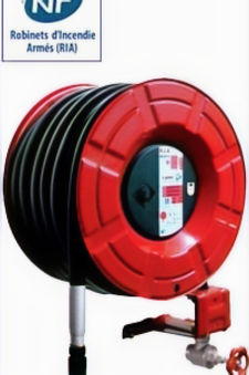 Dévidoir incendie rouge avec le symbole NF, texte visible, Directincendiefrance