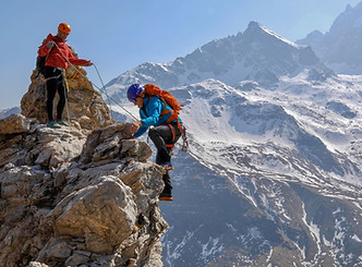 Bergsteiger auf Gipfel; Krisenmanagement, Urimpuls AG, Innerschweiz 