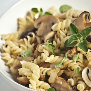 Fusillipasta med svamp och färska örter – klassisk italiensk pastarätt på Pane Fresco i Gamla stan