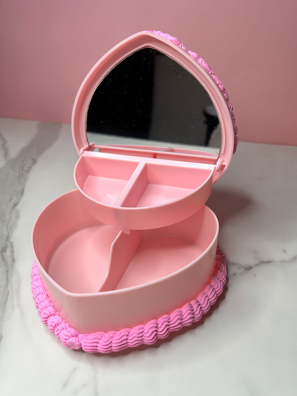 Thumbnail: Heart shaped mini cake jewelry box