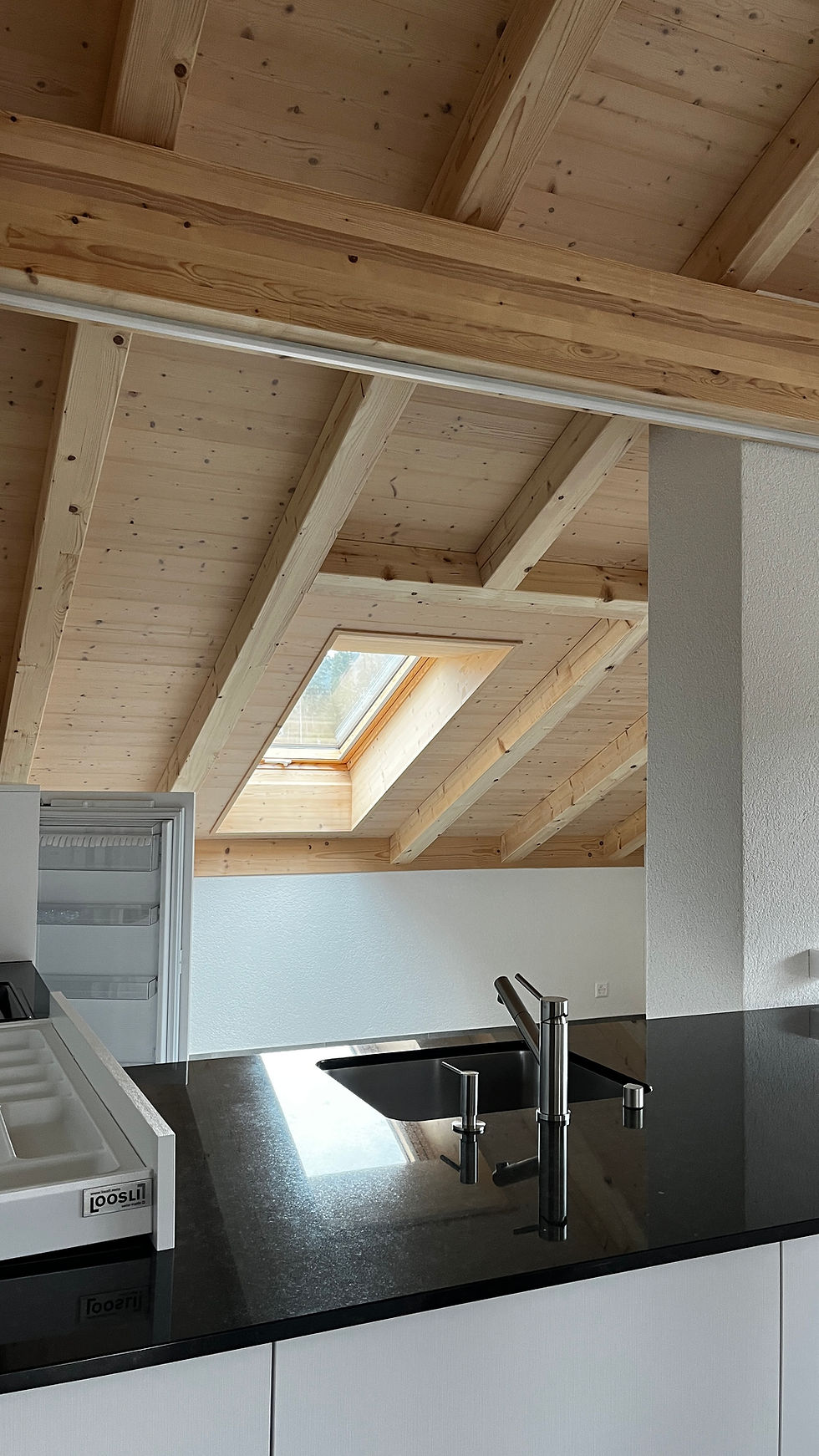 Professionelle Umzugsreinigung in Langenthal – UmzugsGlanz Team bei der Endreinigung einer Wohnung