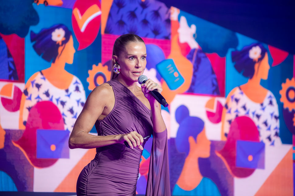 palestra de Deborah Secco